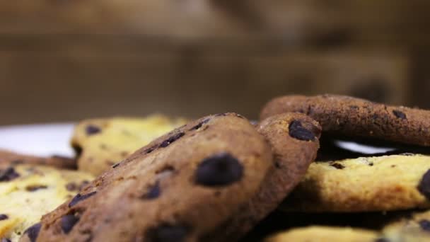 viele Chipkuchenkekse mit Schokolade in Nahaufnahme - Filmmaterial, Video