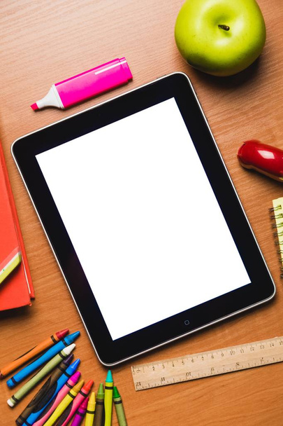 Tablet with blank screen with supplies - Φωτογραφία, εικόνα