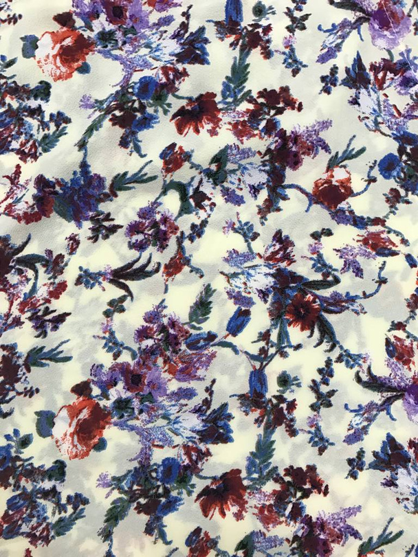 Hermosas flores patrón en batik fablic
 - Foto, Imagen