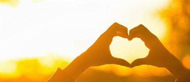 Silhouette hand heart shape with sun light - Фото, зображення