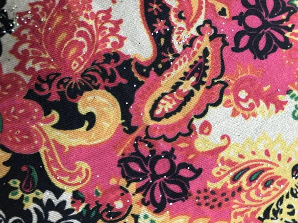 Kaunis värikäs kukkia batik taustalla
 - Valokuva, kuva