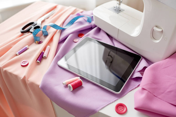 sewing machine, tablet pc, scissors and ruler - Фото, зображення