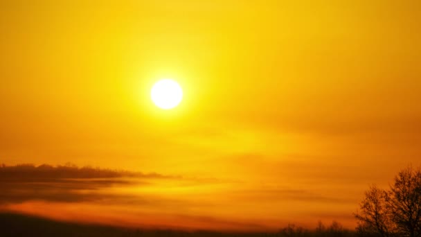 Východ slunce s mlhou a rozmazané Haze - Záběry, video