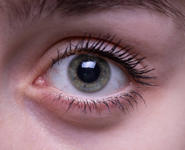 Teenage girls eye - Foto, afbeelding
