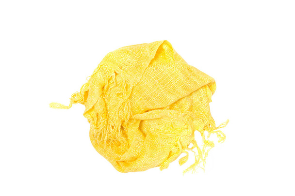Żółty szalik na białym tle. Akcesoria dla kobiet. - Zdjęcie, obraz
