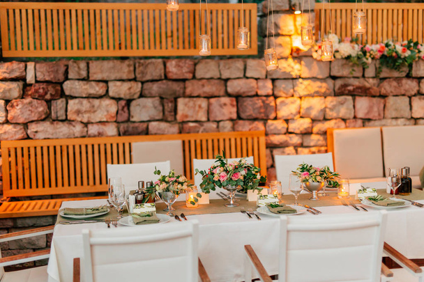 Svatební stůl v rustikálním stylu s olivami - Fotografie, Obrázek