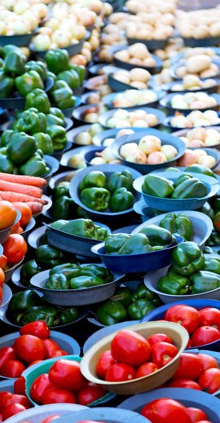    en Sudáfrica mercado de alimentos verduras luz natural
 - Foto, imagen