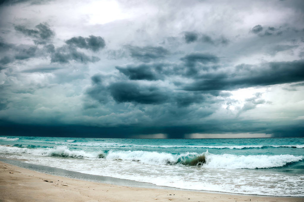 Tempesta nell'oceano
 - Foto, immagini