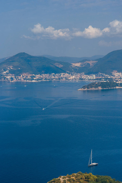 Panorama de la costa de Budva Riviera
 - Foto, Imagen