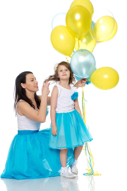 Mom and daughter with colorful balloons. - Fotoğraf, Görsel