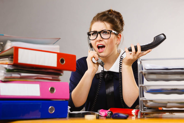 Shocked business woman talking on phone - Φωτογραφία, εικόνα