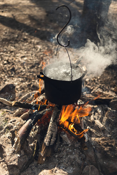 Cooking food in the tourist camp - Фото, зображення