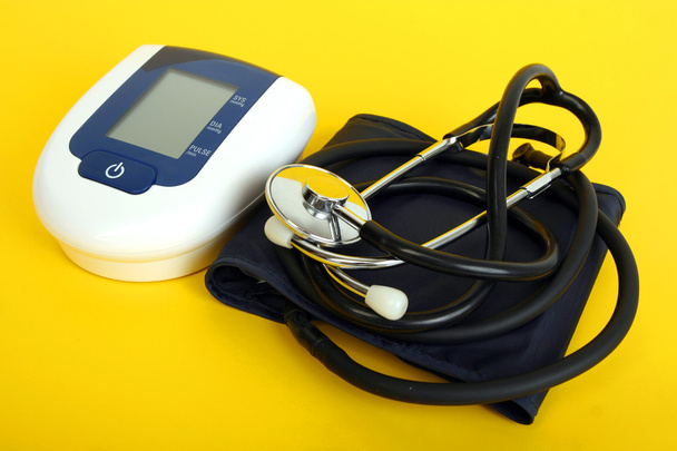 Equipo de medición de la presión arterial
 - Foto, Imagen