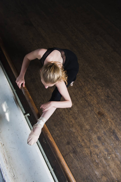 Female ballet dancer stretches - 写真・画像