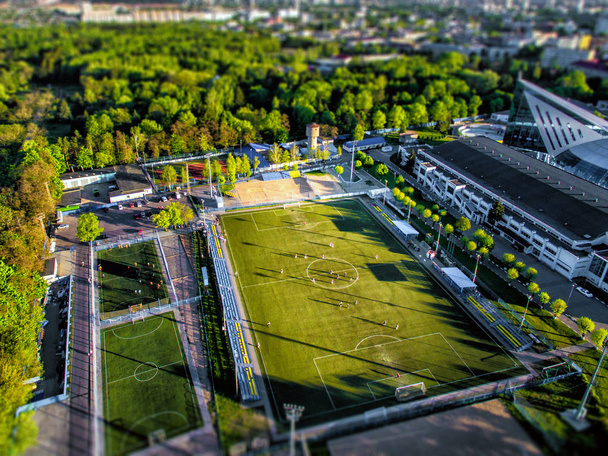 Вид зверху з дрона на спортивні майданчики, футбольне поле
 - Фото, зображення