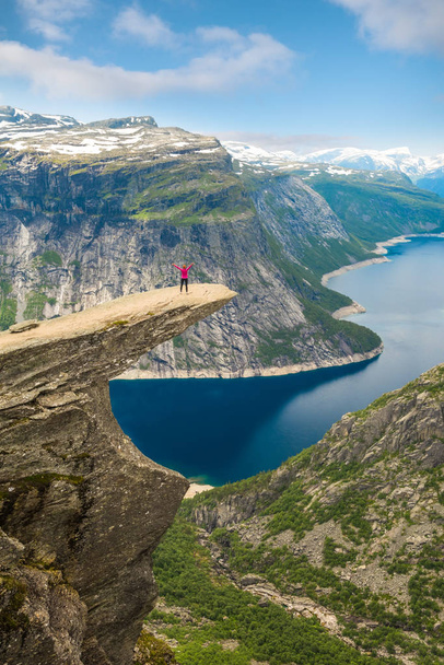 Sporty woman posing on Trolltunga Norway - Valokuva, kuva