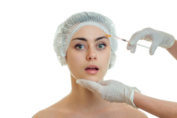 cosmetologo conduce procedure in guanti con stucco sul viso di una giovane ragazza hanno primo piano
 - Foto, immagini