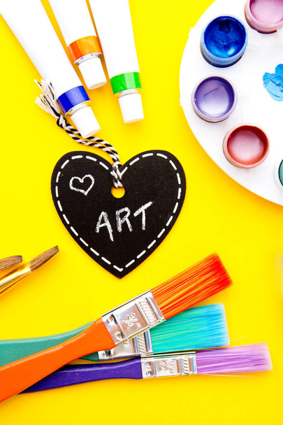 Art - liefde handgeschreven op hart vorm schoolbord - Foto, afbeelding