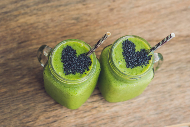 smoothies with banana and spinach - 写真・画像