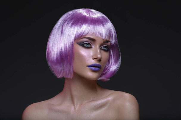 Beautiful girl in purple wig - Fotoğraf, Görsel