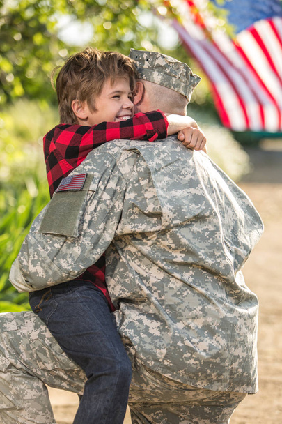 American soldier reunited with son on a sunny day  - Фото, зображення