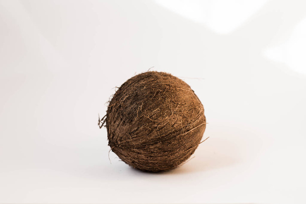 Ripe, whole coconut on a white background - Foto, imagen