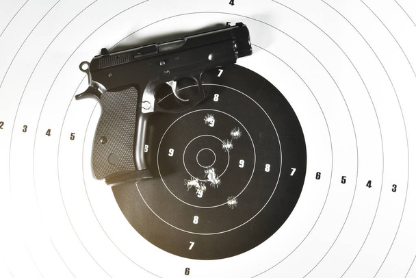 9 mm. pół Automatyczny pistolet - Zdjęcie, obraz