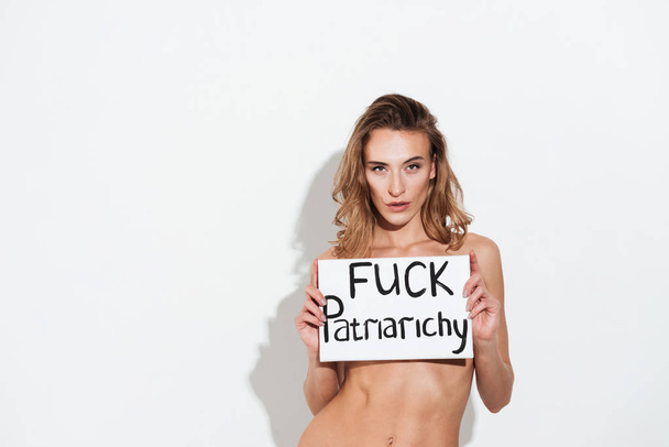 Beauty Naked woman holding broadsheet - Foto, imagen