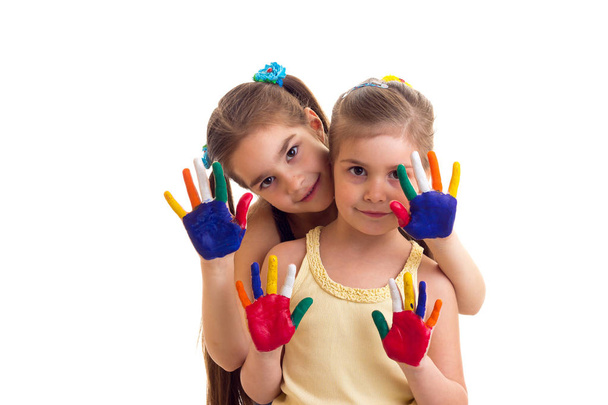 Little girls with colored hands - Fotoğraf, Görsel