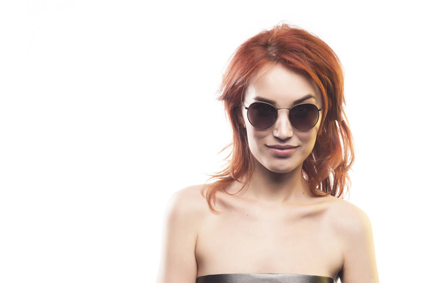 the redhead girl in sunglasses type 3 - Zdjęcie, obraz
