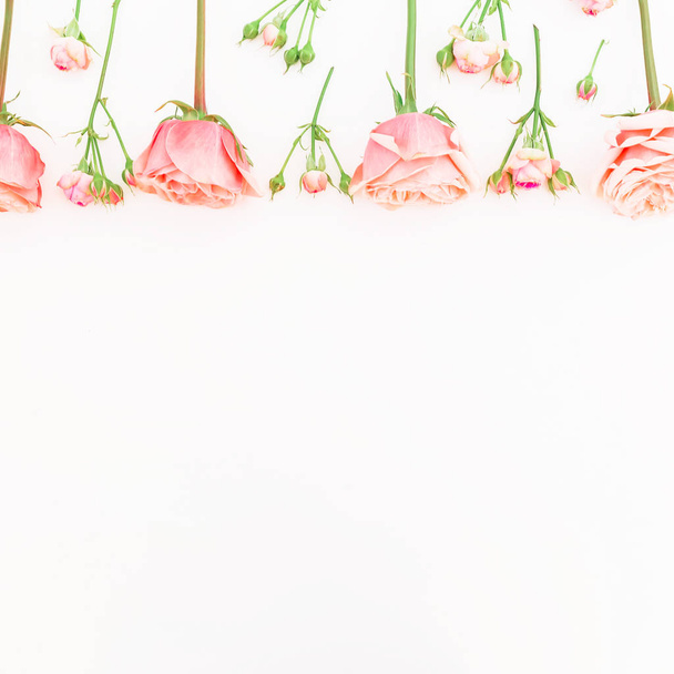 beyaz üzerine pembe güller - Fotoğraf, Görsel