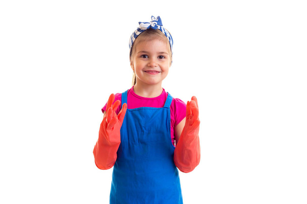 Κορίτσι με ποδιά και γάντια - Φωτογραφία, εικόνα