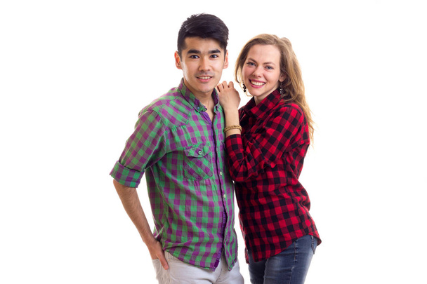 Giovane coppia in camicie a quadri
 - Foto, immagini