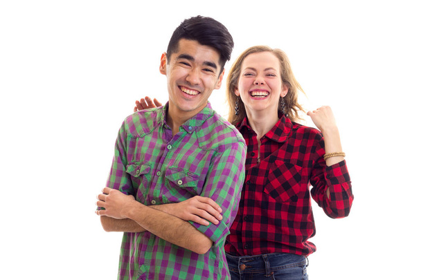 Jovem casal em camisas xadrez
 - Foto, Imagem