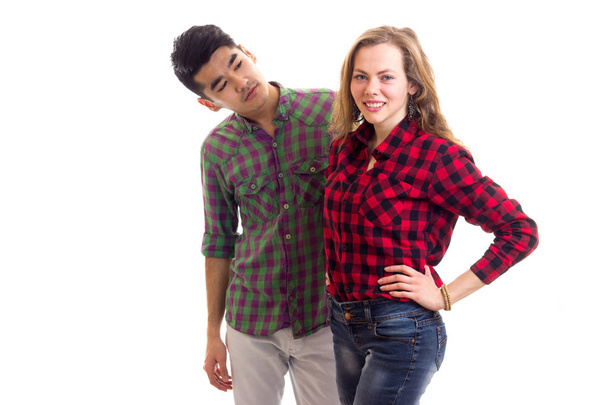 Jovem casal em camisas xadrez
 - Foto, Imagem