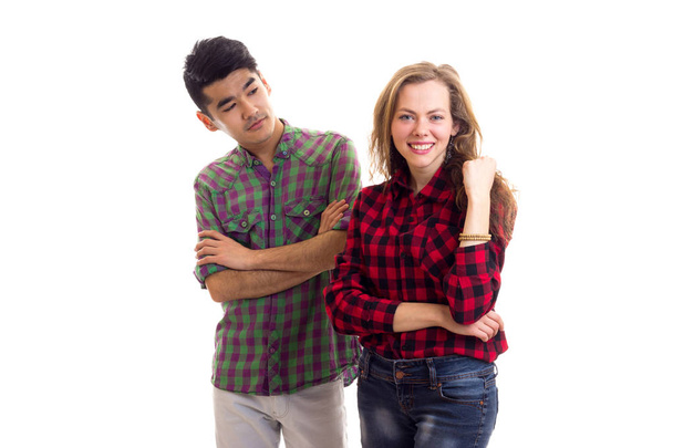 Jeune couple en chemises à carreaux
 - Photo, image