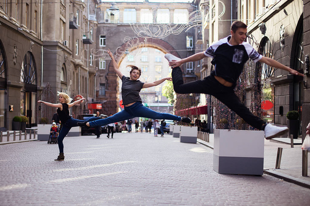 Dancers on the street - Foto, Imagen