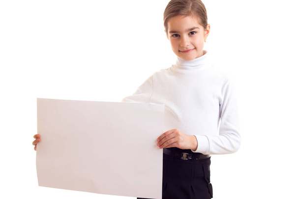 Mała dziewczynka gospodarstwa biały transparent - Zdjęcie, obraz