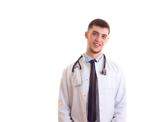 Молодой человек в халате врача
 - Фото, изображение