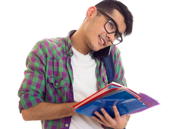 Jeune homme avec sac à dos, smartphone et livres
 - Photo, image