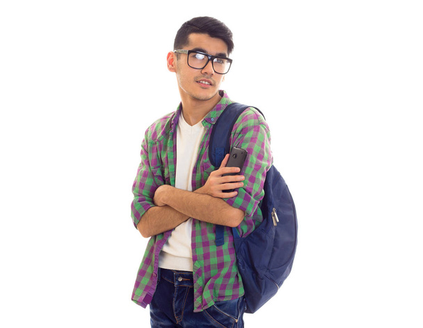 fiatal férfi hátizsák és okostelefon - Fotó, kép