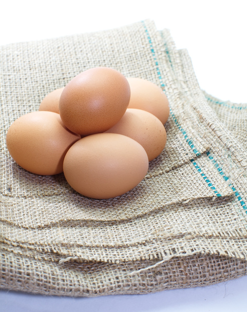 Huevos frescos de pollo
 - Foto, Imagen