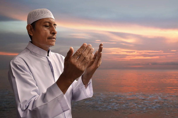 Old muslim man praying - Photo, Image