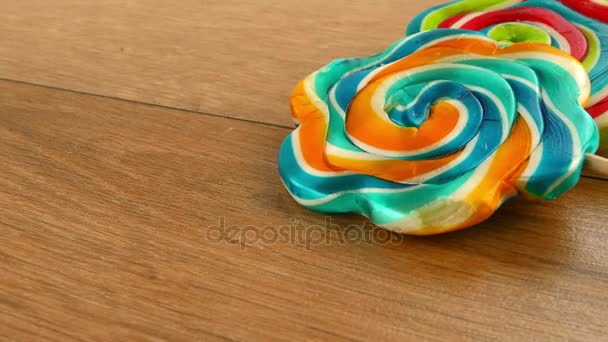 Цукерки на паличці солодких желе і смачні цукор десерт - Кадри, відео