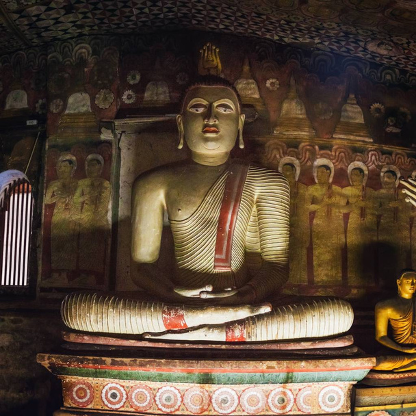 Temple d'or, Dambulla, Sri Lanka
 - Photo, image