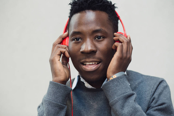 African american man listen music with headphones - Foto, Bild