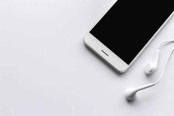  Smartphone e fone de ouvido
  - Foto, Imagem