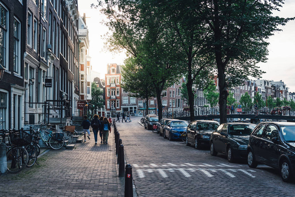 Vista sulla strada e sui canali di Amsterdam
 - Foto, immagini