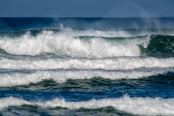 vlny v pobřeží - Fotografie, Obrázek