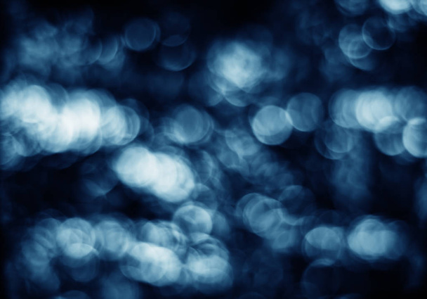 Bokeh licht abstracte blauwe vintage op zwarte achtergrond  - Foto, afbeelding